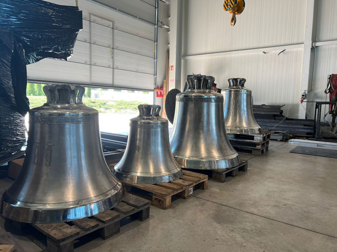Na wieży kościelnej w Koźlu zabiją dzwony wykonane z brązu