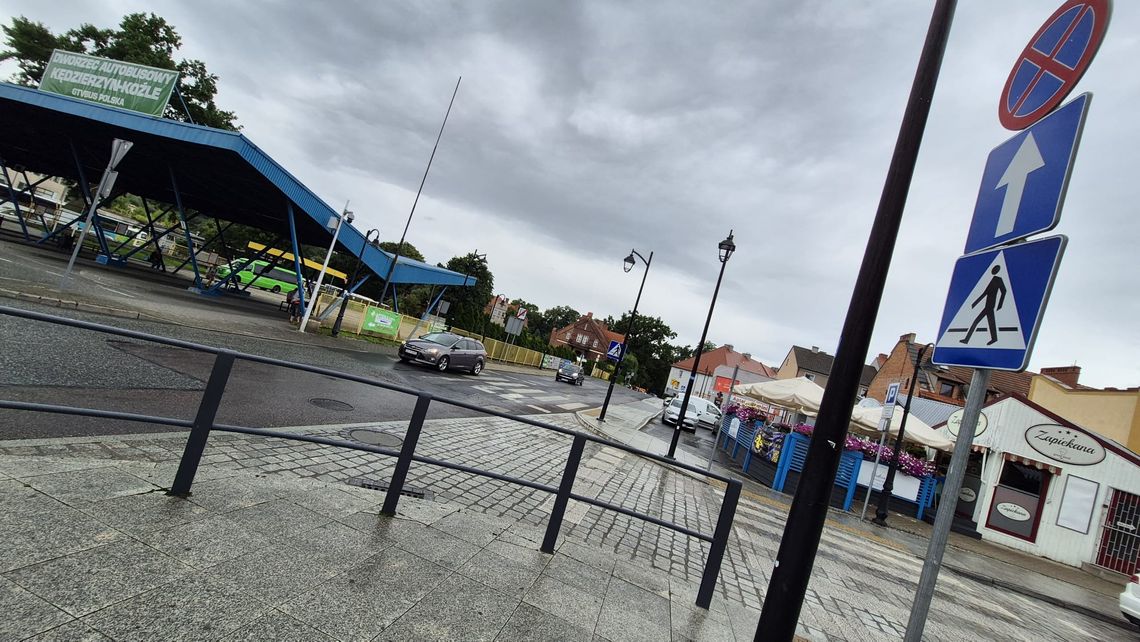 Nagi, 27-letni mężczyzna biegał po Koźlu. Był pijany