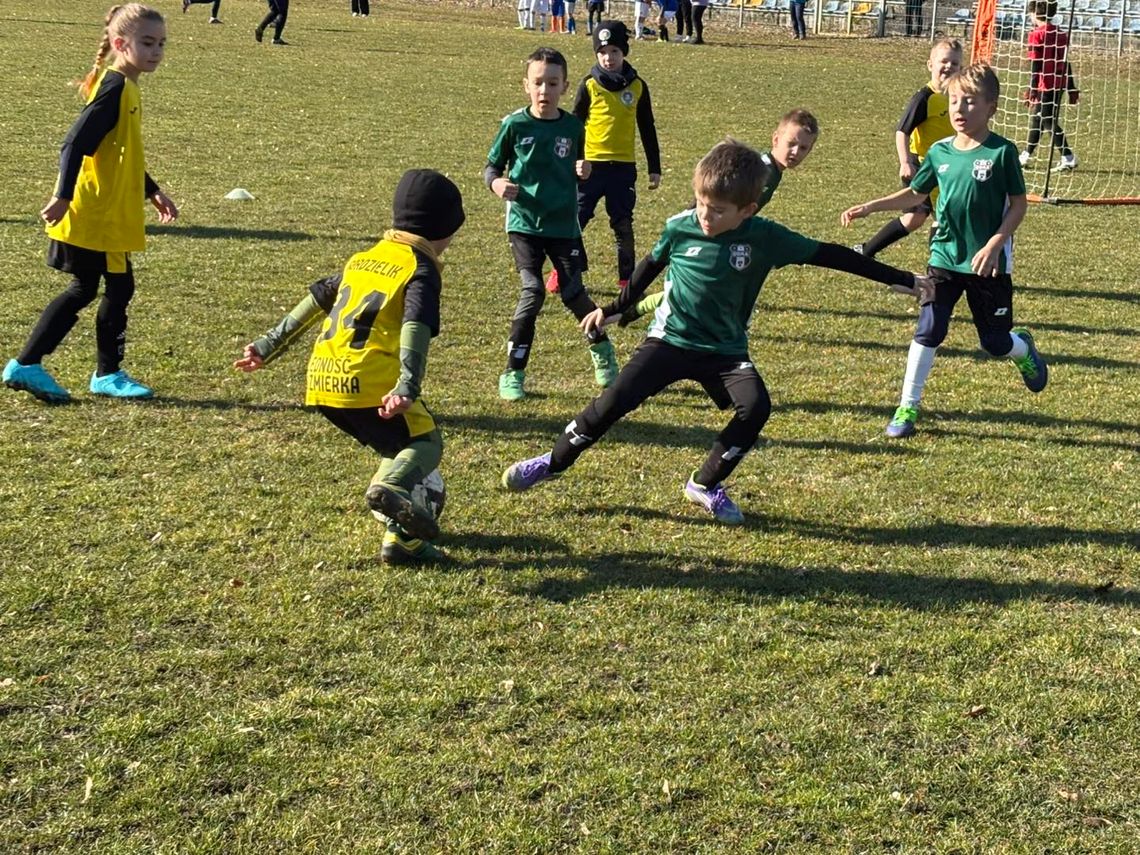 Najmłodsi opanowali stadion w Sławięcicach. Turniej „Bawi Nas Piłka” za nami. ZDJĘCIA