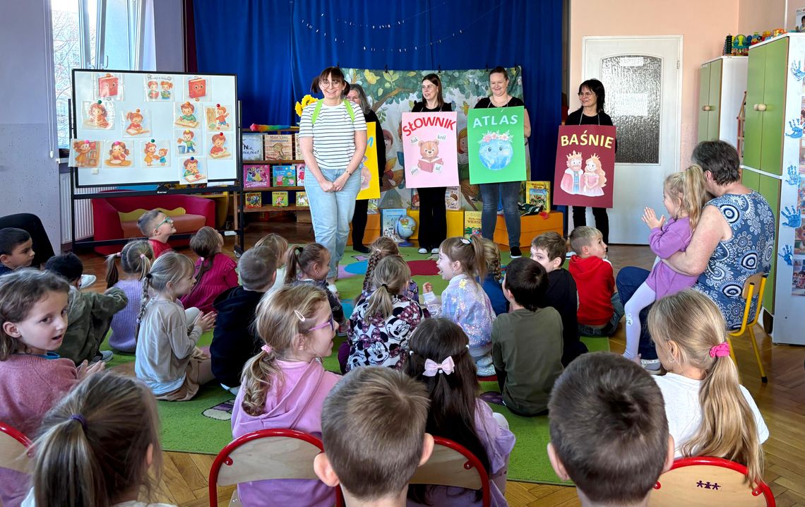 Nauczyciele z Publicznego Przedszkola nr 12 w Kędzierzynie-Koźlu w roli aktorów. ZDJĘCIA