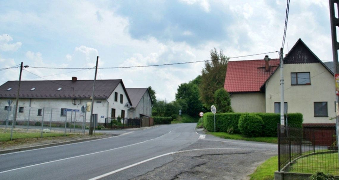 Niebezpieczne skrzyżowanie w Ciężkowicach. GDDKiA odmawia, mieszkańcy naciskają Niebezpieczne skrzyżowanie w Ciężkowicach. GDDKiA odmawia, mieszkańcy naciskają