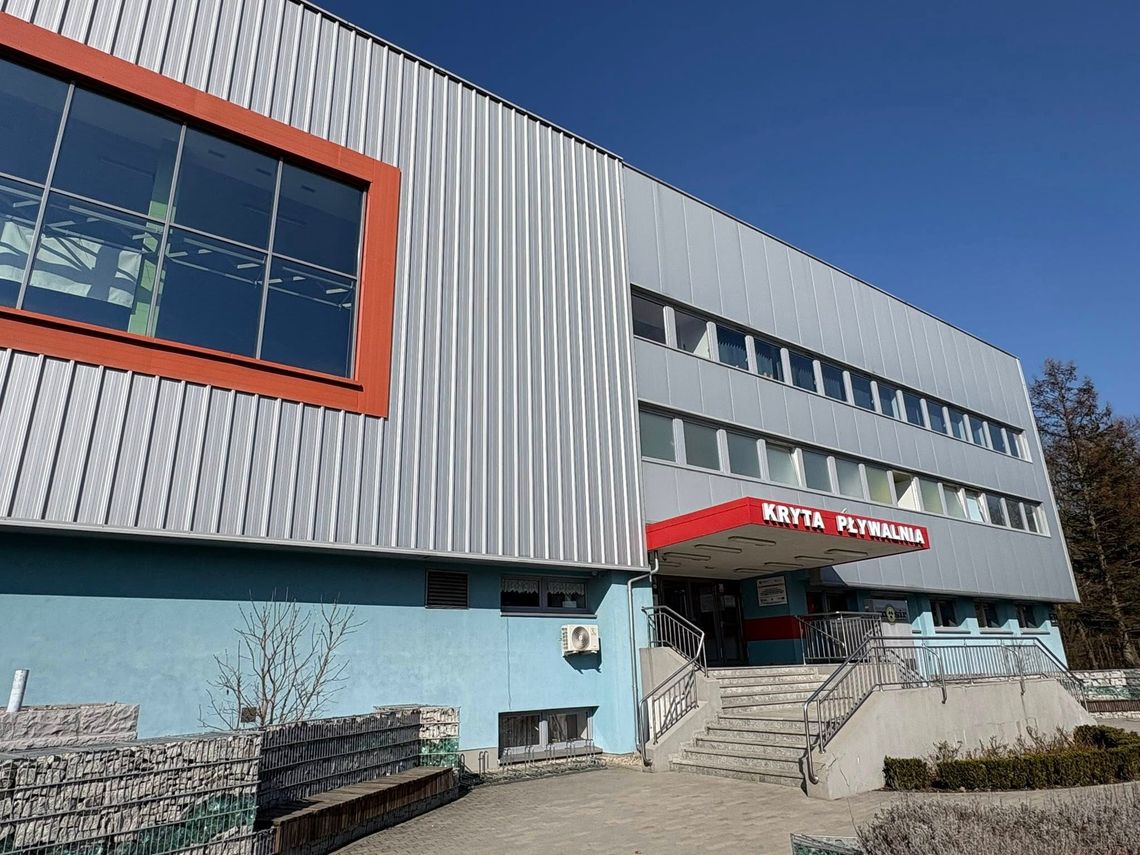 Akcja ratunkowa na pływalni w Kędzierzynie. Walczono o życie 15-latka, który nie wypłynął spod wody