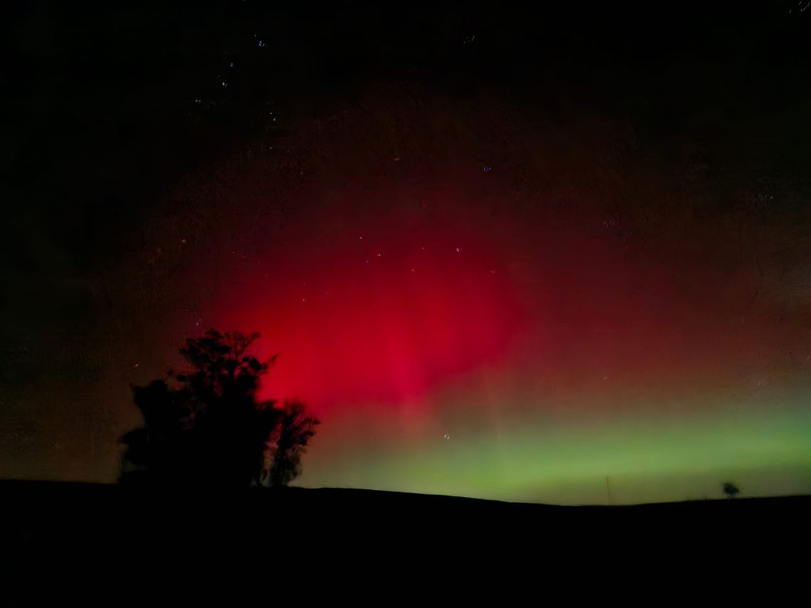 Niezwykłe zjawisko nad powiatem kędzierzyńsko-kozielskim. Na niebie pojawiła się zorza polarna