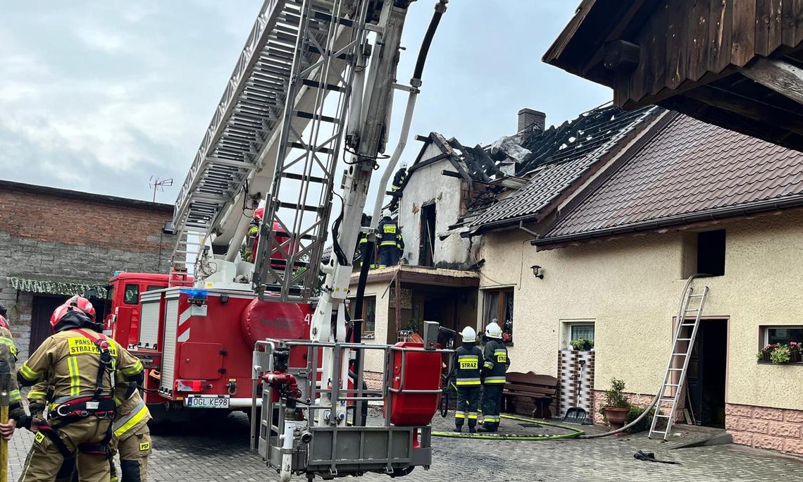 Pożar domu w Przewozie. Lokatorzy opuścili budynek