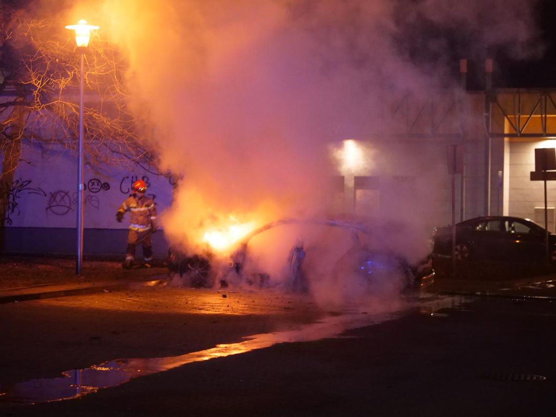 Nocny pożar samochodu. Mercedes spłonął doszczętnie Nocny pożar samochodu. Mercedes spłonął doszczętnie