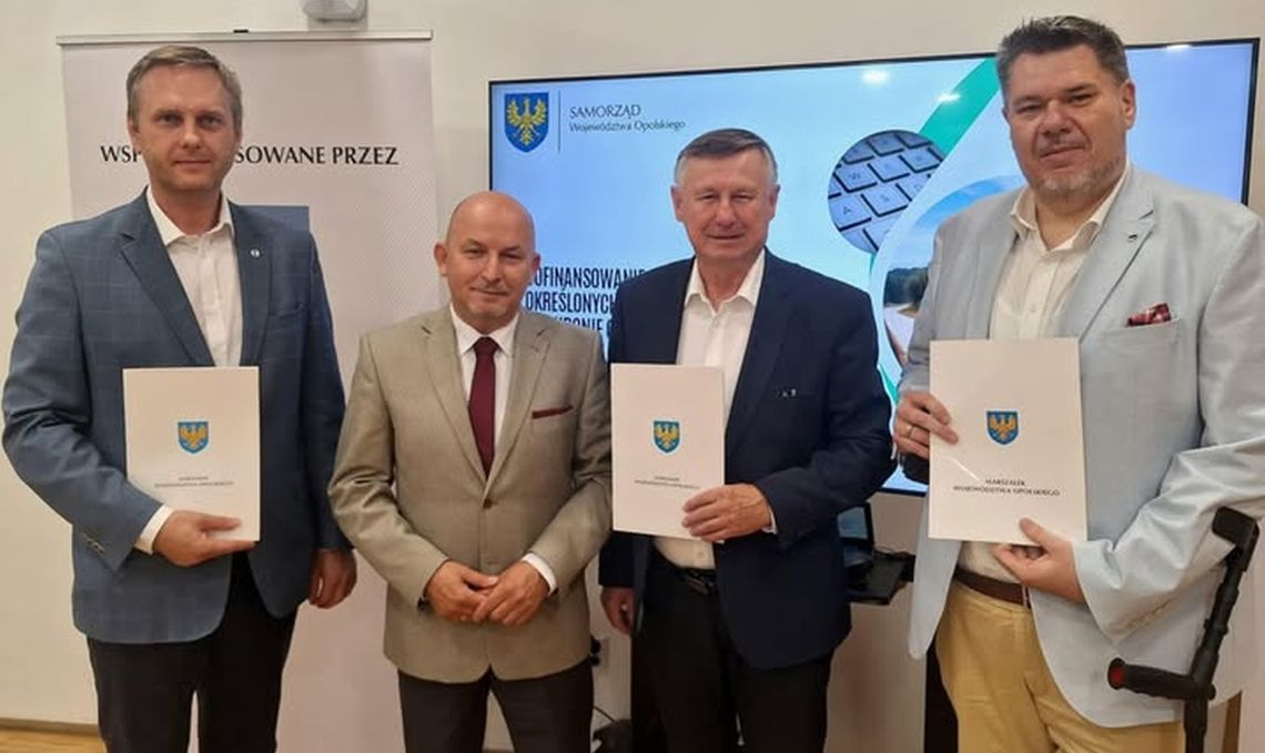 Nowa droga transportu rolnego w gminie Reńska Wieś. Umowa podpisana, prace trwają