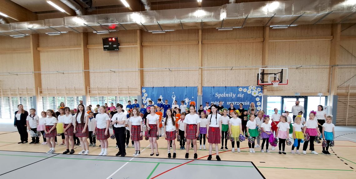 Nowa hala sportowa w PSP nr 9 jak z bajki. Marzenia się spełniają. ZDJĘCIA i FILM Nowa hala sportowa w PSP nr 9 jak z bajki. Marzenia się spełniają. ZDJĘCIA i FILM