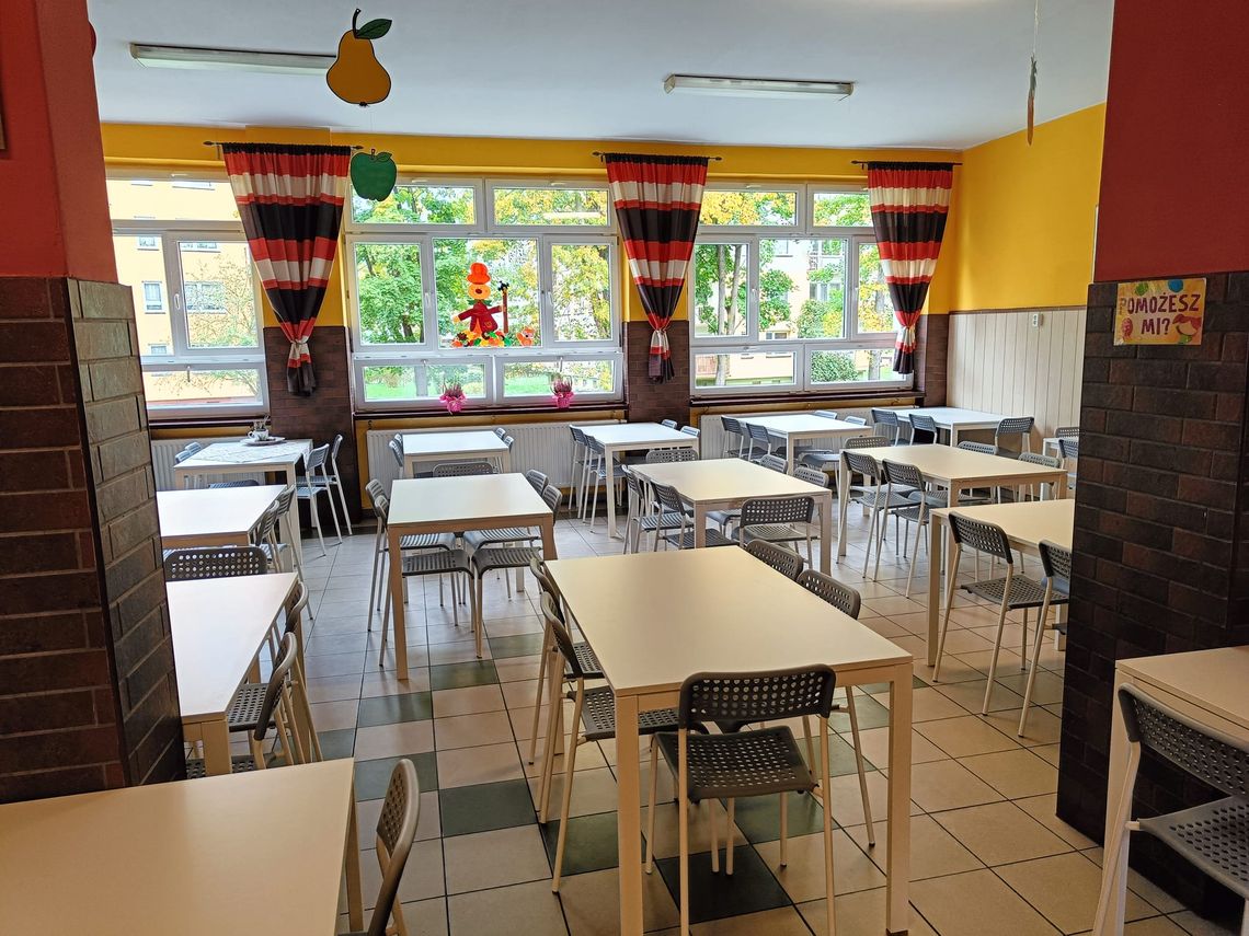 Nowa Lewica wsparła PCK. Te dary powędrują do placówek oświatowych. ZDJĘCIA