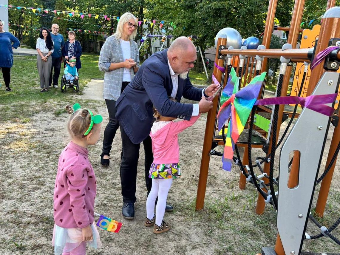 Nowe atrakcje dla przedszkolaków. Plac zabaw przy Dmowskiego już otwarty. ZDJĘCIA