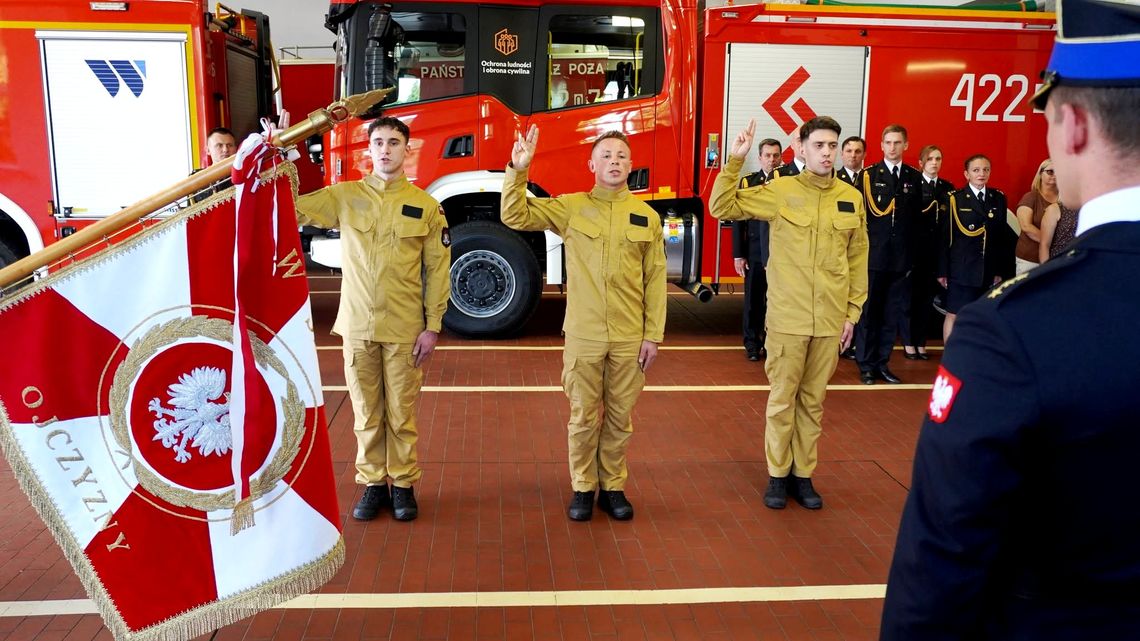 Nowe twarze w szeregach Państwowej Straży Pożarnej w Kędzierzynie-Koźlu. ZDJĘCIA Nowe twarze w szeregach Państwowej Straży Pożarnej w Kędzierzynie-Koźlu. ZDJĘCIA