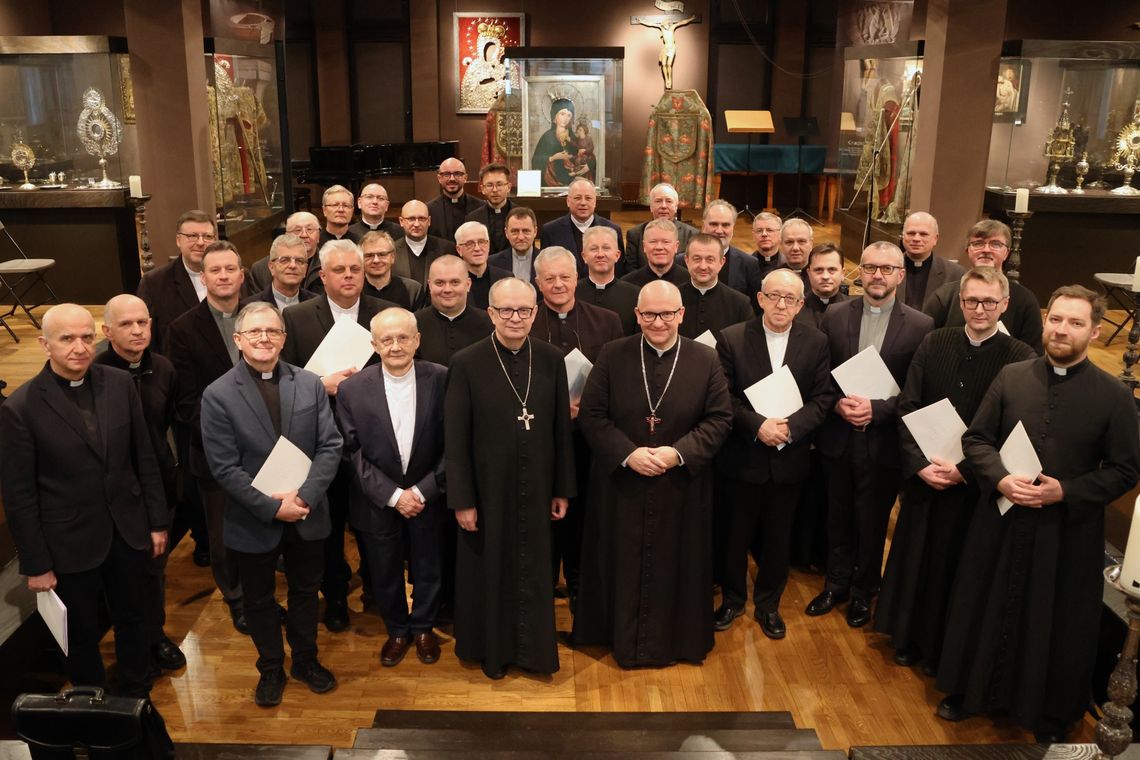 Nowo mianowani dziekani już pełnią posługę. Biskup Opolski powołał ich na nową kadencję Nowo mianowani dziekani już pełnią posługę. Biskup Opolski powołał ich na nową kadencję