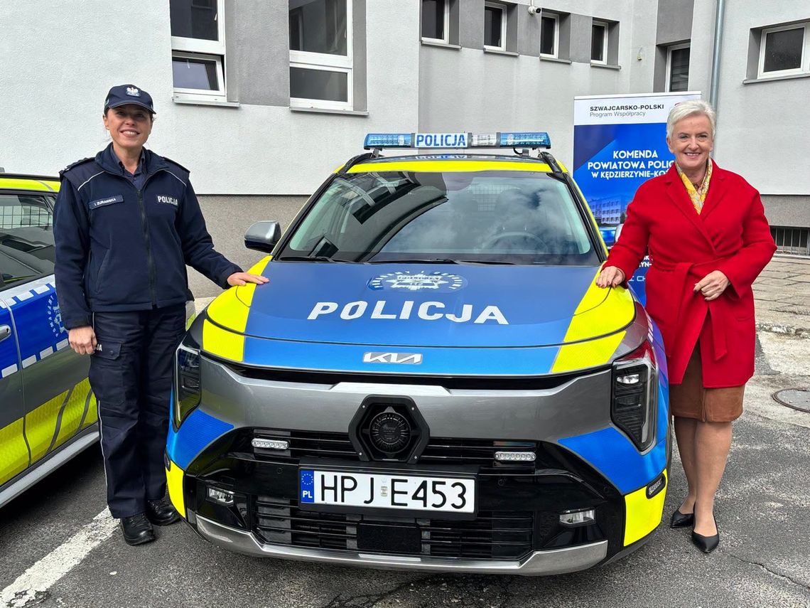 Nowy radiowóz jest już w Kędzierzynie-Koźlu. Kluczyki wręczyła prezydent Sabina Nowosielska