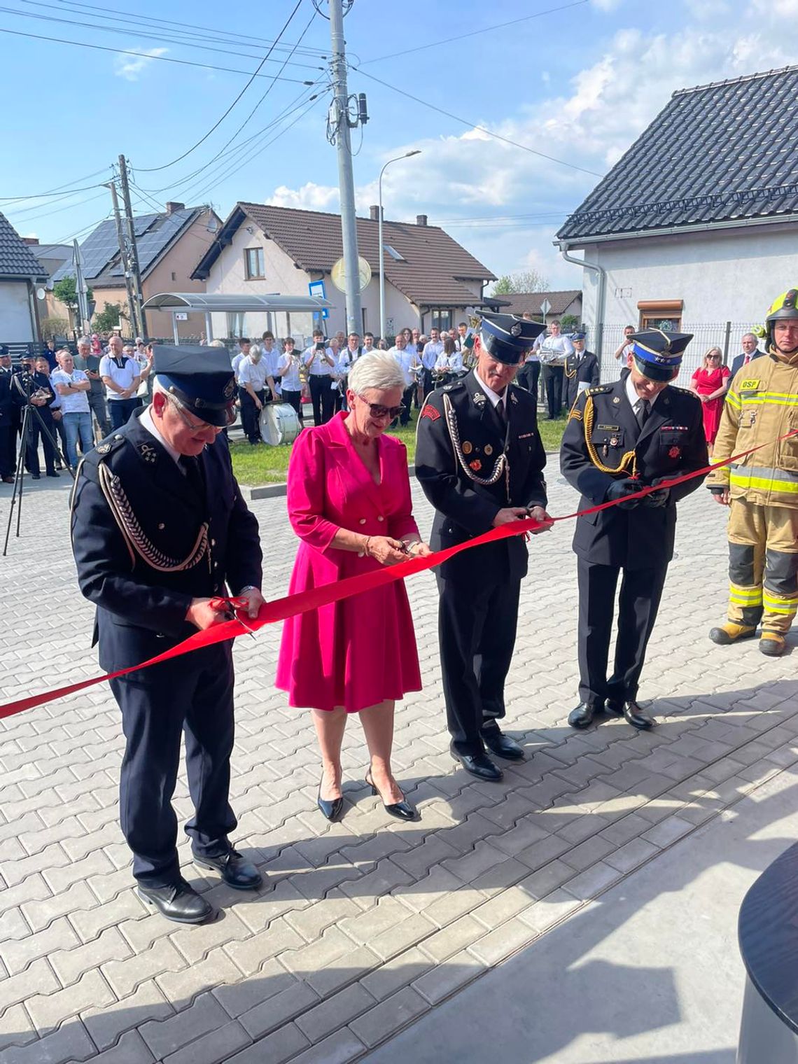 Nowy wóz i remiza dla strażaków z OSP Cisowa. ZDJĘCIA