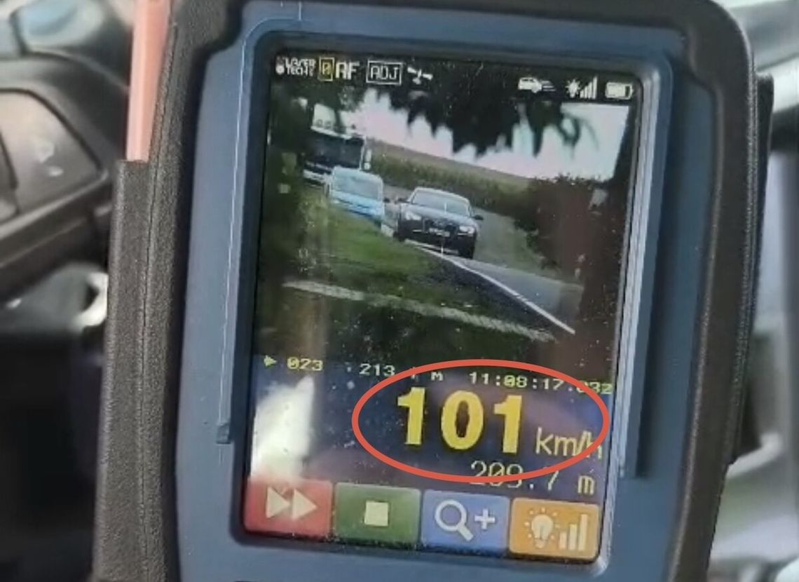 Obaj stracili prawo jazdy na 3 miesiące. Jeden z nich pędził przez centrum miasta aż 122 km/h! Obaj stracili prawo jazdy na 3 miesiące. Jeden z nich pędził przez centrum miasta aż 122 km/h!
