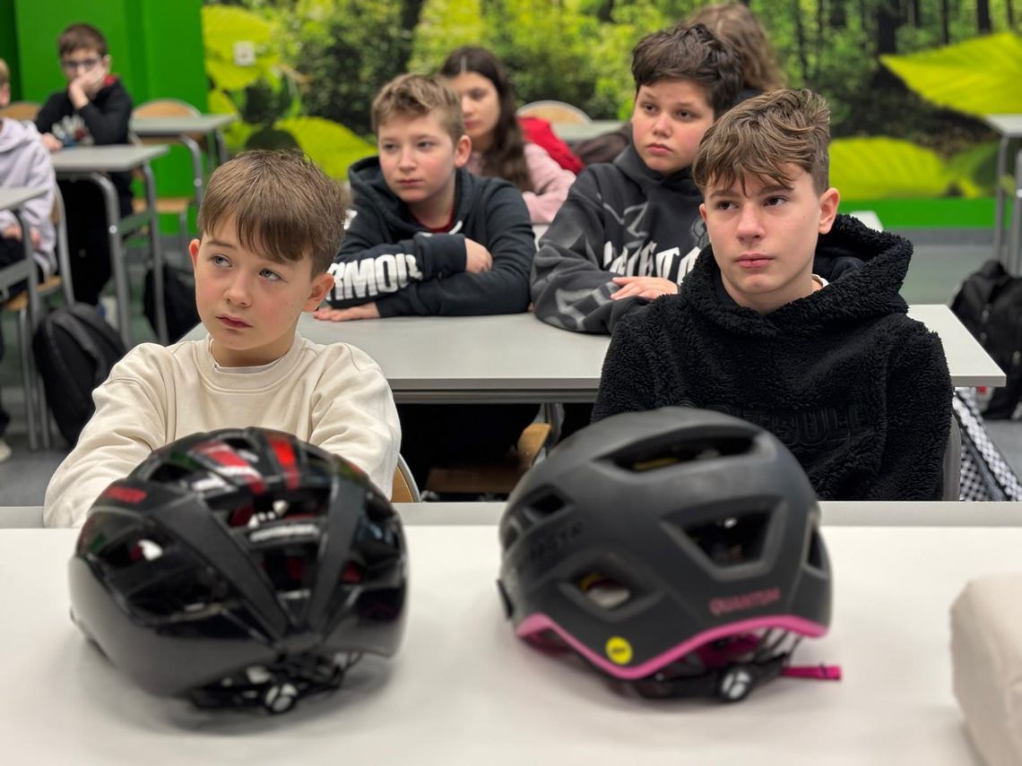 Od marca osoby do 16. roku życia będą musiały jeździć w kasku!