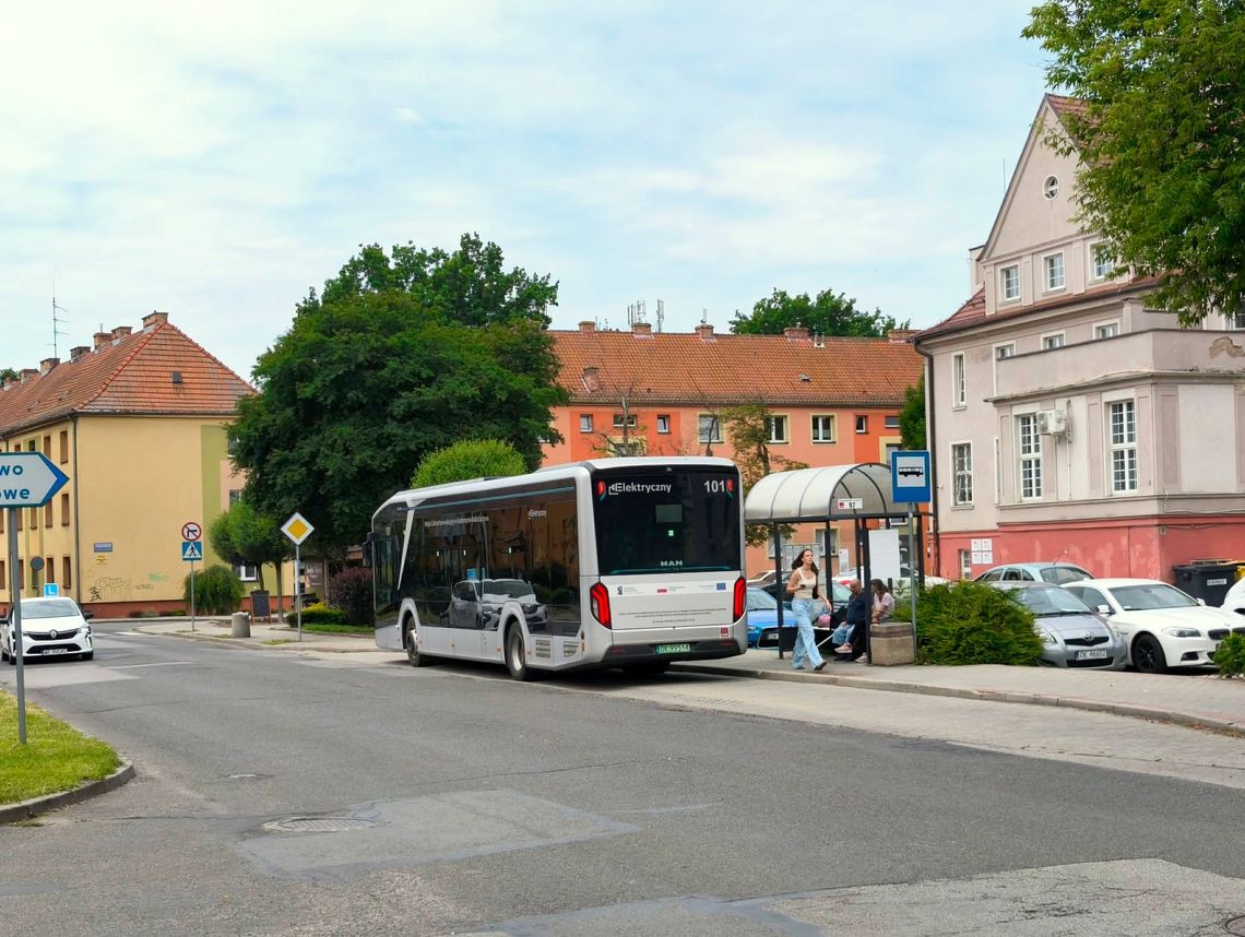 Od poniedziałku autobusy nie pojadą ul. Damrota. Zmiany tras i przeniesienie przystanków Od poniedziałku autobusy nie pojadą ul. Damrota. Zmiany tras i przeniesienie przystanków