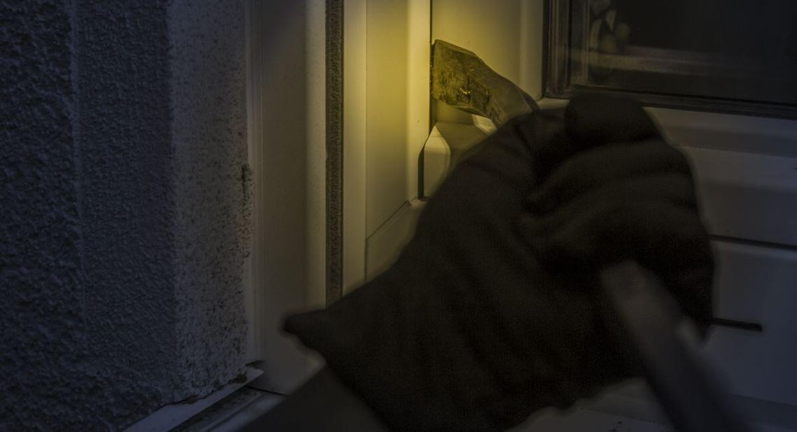 Ojciec i dwóch jego synów próbowali okraść firmę z terenu Blachowni Ojciec i dwóch jego synów próbowali okraść firmę z terenu Blachowni