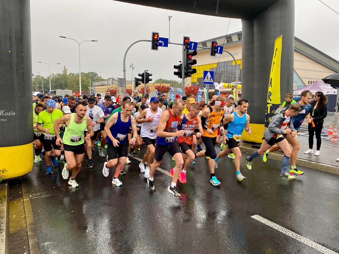 Około 120 zawodników pobiegło w Maratonie Odrzańskim. ZDJĘCIA