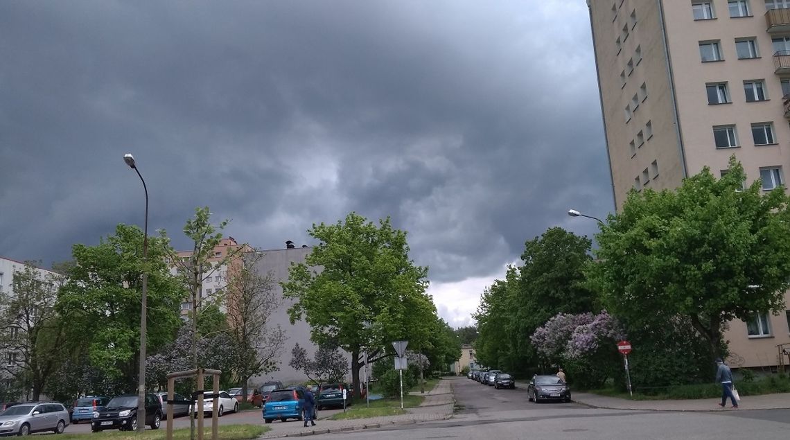 Burze, deszcz i grad. Kolejne ostrzeżenie meteorologiczne Burze, deszcz i grad. Kolejne ostrzeżenie meteorologiczne