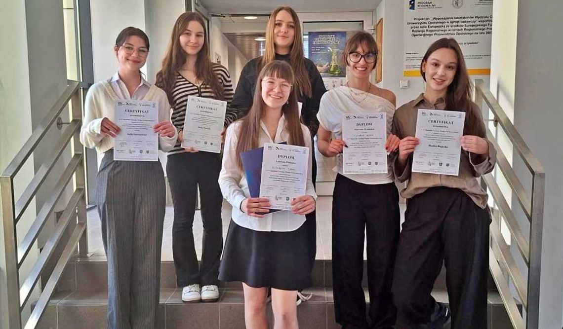 Opolski Turniej Wiedzy Farmaceutycznej – indeks i podium dla uczennic Kopernika. ZDJĘCIA