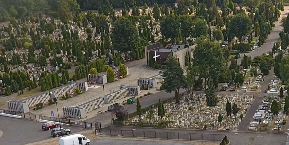 Organizacja ruchu i dodatkowe autobusy na cmentarze w Kędzierzynie-Koźlu 