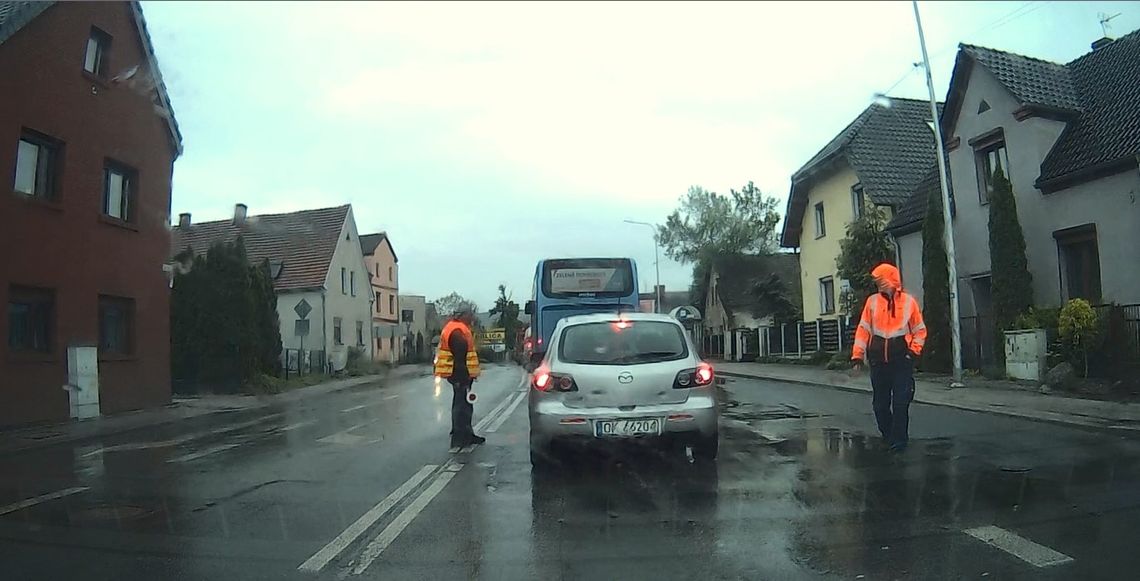 Organizacyjny bałagan na ulicy Wyspiańskiego. Kierowcy są zawracani, nawet gdy jadą do firm