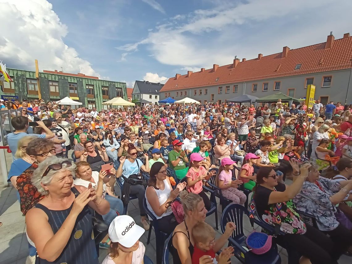 Osiedle Pogorzelec bawi się na festynie przy kościele. ZDJĘCIA