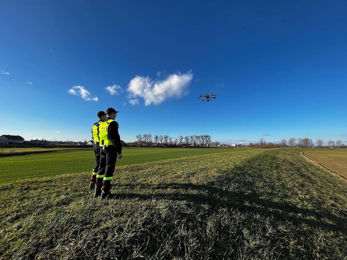 OSP Cisek zaprezentowało nowy sprzęt - w tym drona z noktowizją OSP Cisek zaprezentowało nowy sprzęt - w tym drona z noktowizją