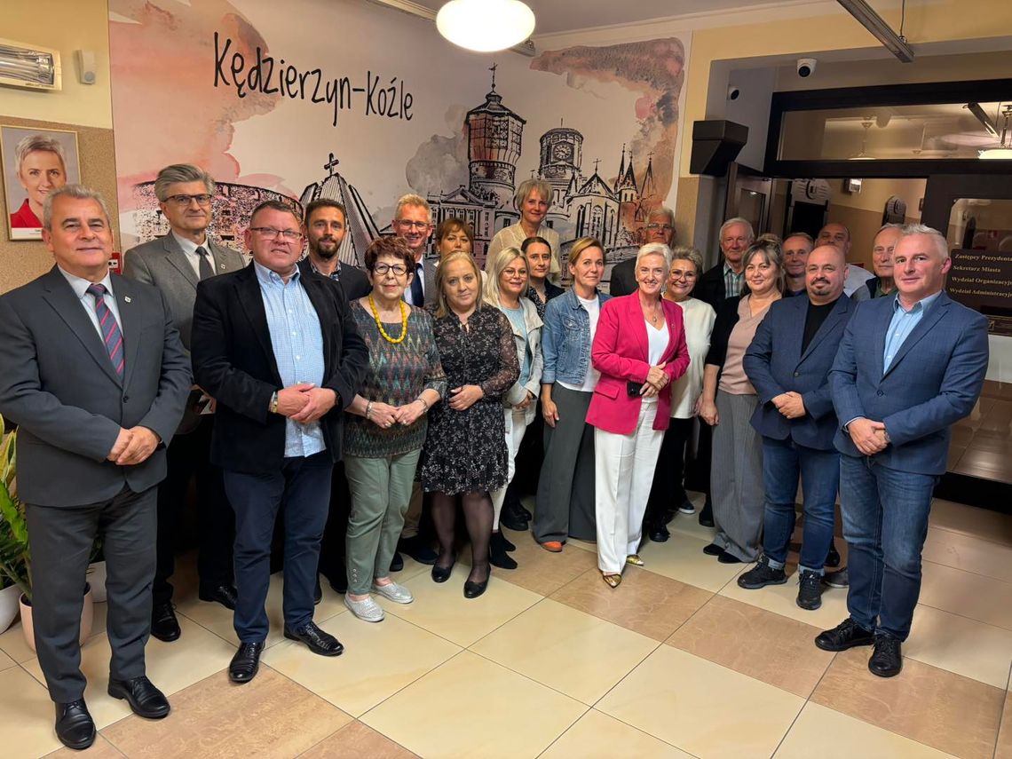 Ostatnia narada w tym składzie. Władze miasta spotkały się przedstawicielami Rad Osiedli. ZDJĘCIA