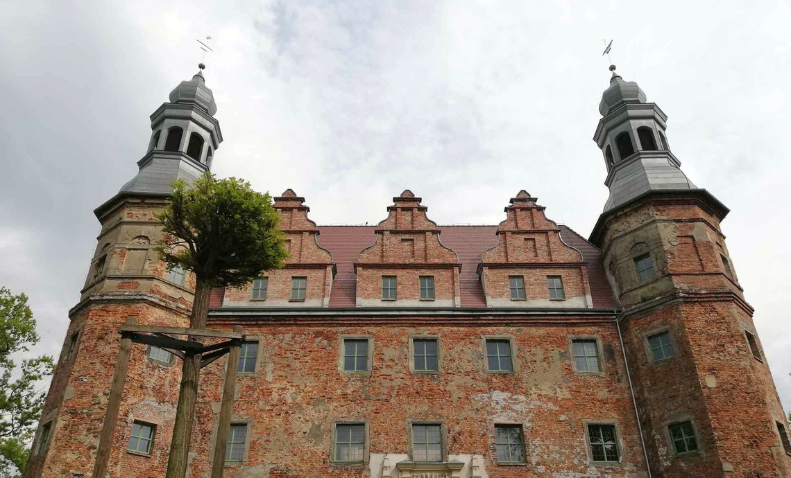 Pałac w Polskiej Cerekwi zyska zadaszenie dziedzińca
