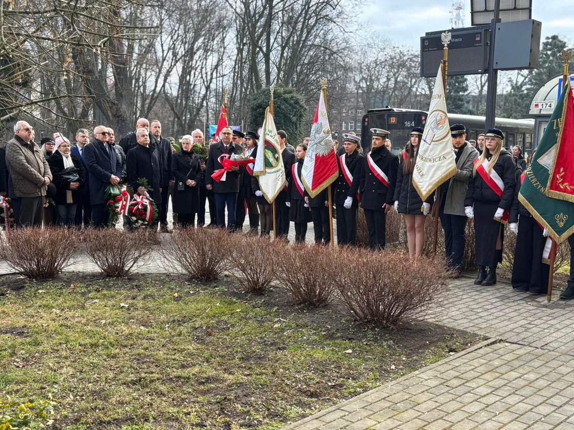 Pamięć o Żołnierzach Wyklętych w Kędzierzynie-Koźlu. Hołd oddany w miejscu naznaczonym historią Pamięć o Żołnierzach Wyklętych w Kędzierzynie-Koźlu. Hołd oddany w miejscu naznaczonym historią