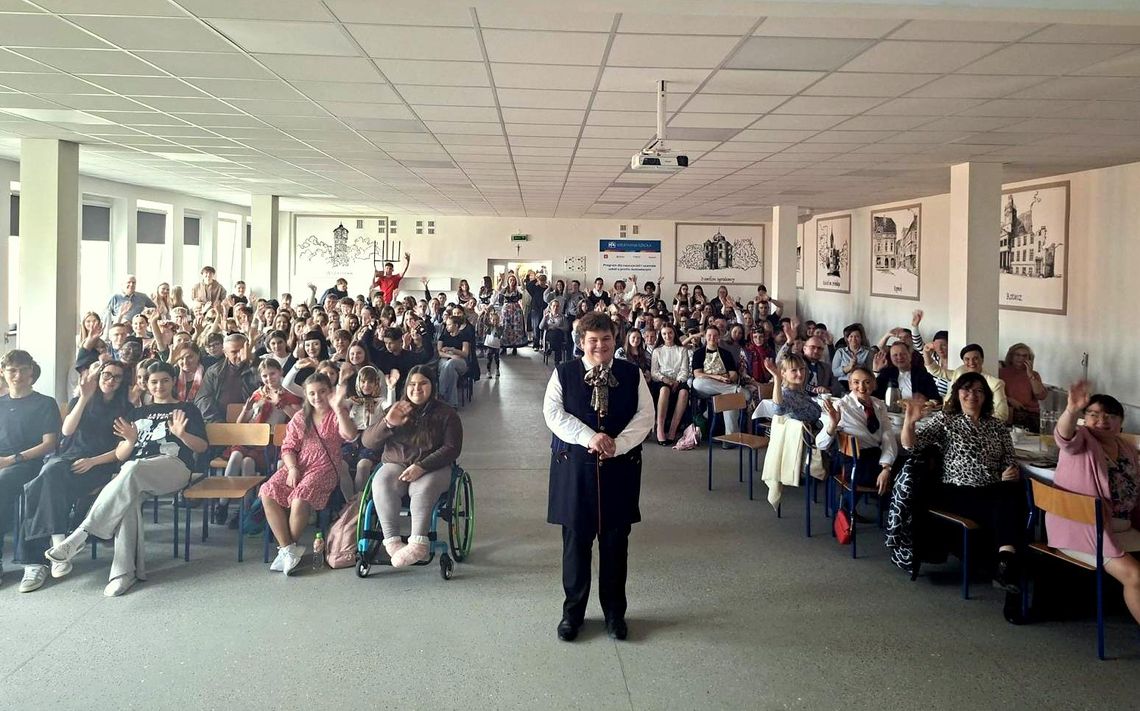 Pan Babcia na IX Powiatowym Konkursie Gwary Śląskiej „Godej po naszymu”. ZDJĘCIA