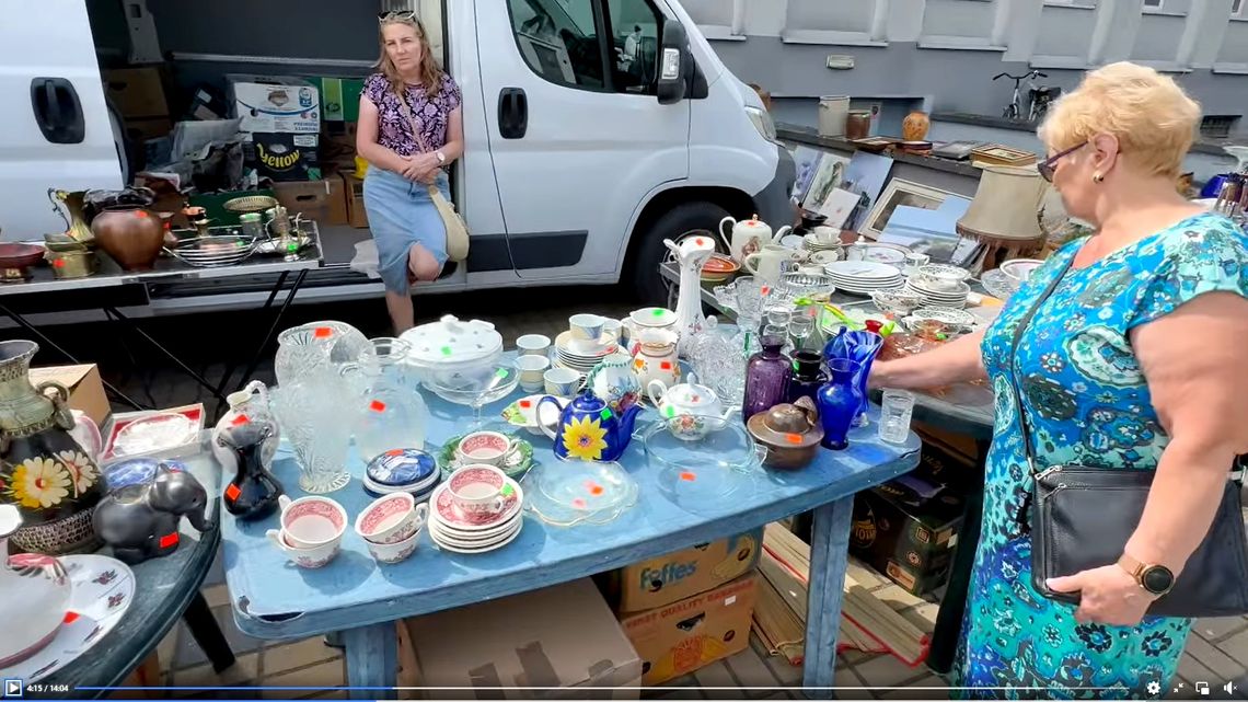 Pchli targ w Kędzierzynie przyciągnął pokaźne grono miłośników staroci. FILM Pchli targ w Kędzierzynie przyciągnął pokaźne grono miłośników staroci. FILM