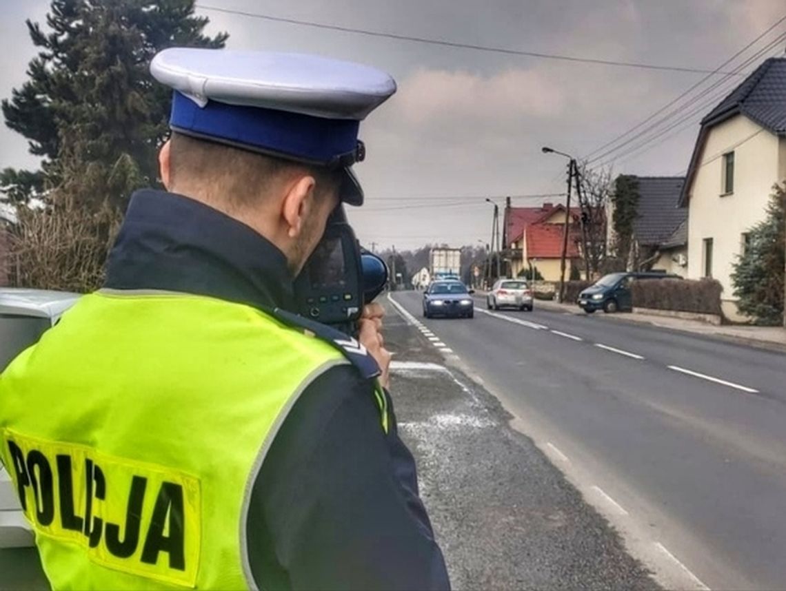 Pędził przez Długomiłowice 104 km/h. Stracił prawo jazdy i zapłacił 1500 zł