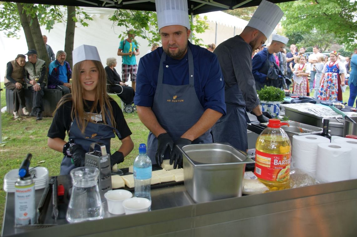 Pichcili przy pałacu. Druga edycja "Gotowania z Utopcem" za nami. ZDJĘCIA