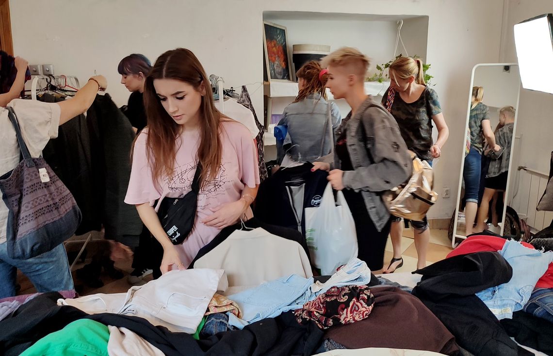 Pierwsze „Ciuchowisko” w Kędzierzynie-Koźlu już 10 maja. Wymień lub napraw używaną odzież Pierwsze „Ciuchowisko” w Kędzierzynie-Koźlu już 10 maja. Wymień lub napraw używaną odzież