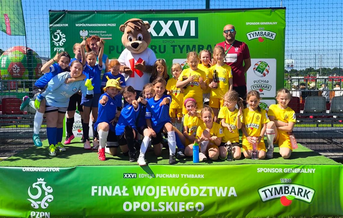 Piłkarki z „Dziewiątki” na podium finału wojewódzkiego. ZDJĘCIA Piłkarki z „Dziewiątki” na podium finału wojewódzkiego. ZDJĘCIA