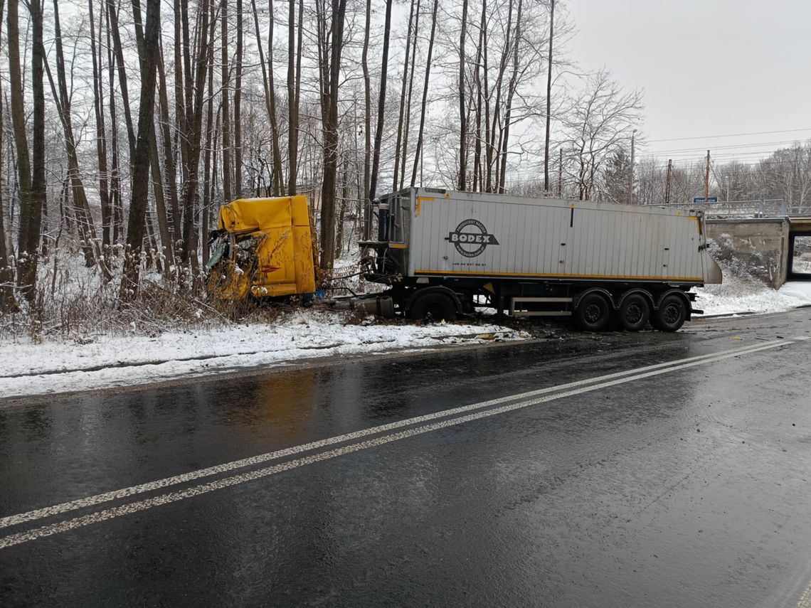 Zderzenie dwóch ciężarówek na ul. Spacerowej w Sławięcicach