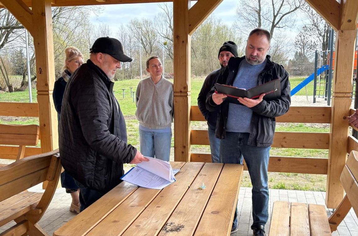 Plac zabaw przy ul. Sucharskiego w Rogach pod okiem kamer. ZDJĘCIA Plac zabaw przy ul. Sucharskiego w Rogach pod okiem kamer. ZDJĘCIA