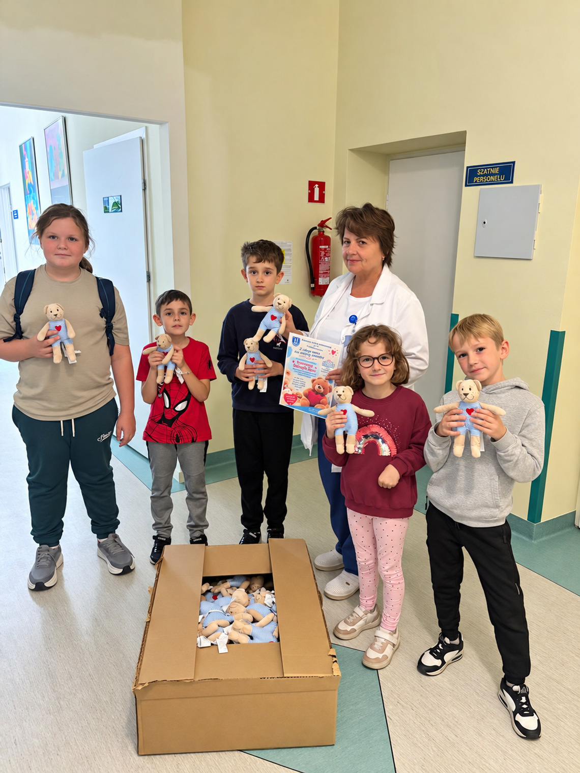 Pluszowe misie dla małych pacjentów z kozielskiego szpitala. Piękny gest uczniów z Kędzierzyna-Koźla Pluszowe misie dla małych pacjentów z kozielskiego szpitala. Piękny gest uczniów z Kędzierzyna-Koźla