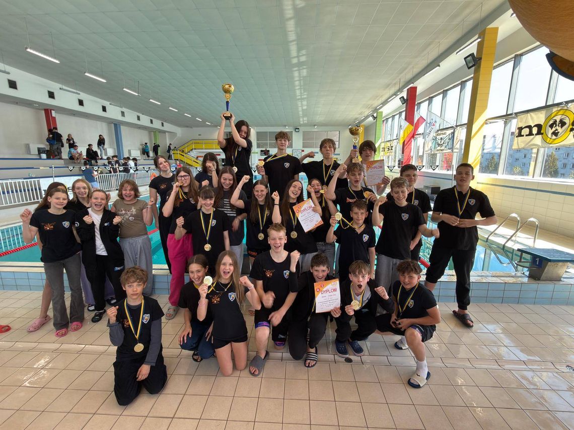Pływacy z "Dziewiątki" zdominowali mistrzostwa województwa. ZDJĘCIA