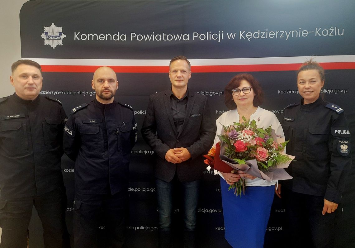 Po 25 latach pracy w Policji przeszła na emeryturę. Funkcjonariusze żegnają panią Violettę