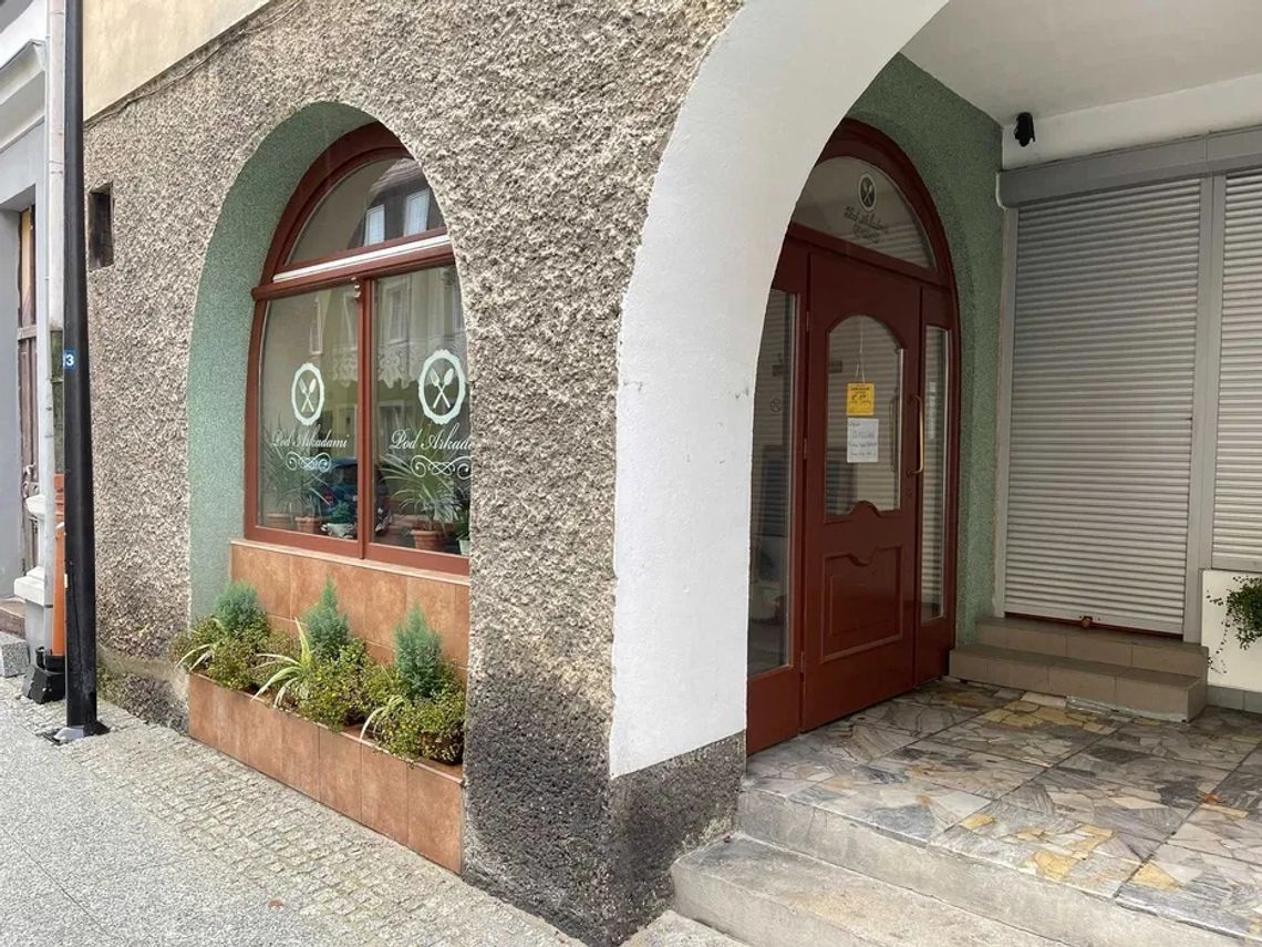 Po 35 latach działalności kozielska „Pizzeria Pod Arkadami” idzie na sprzedaż. ZDJĘCIA