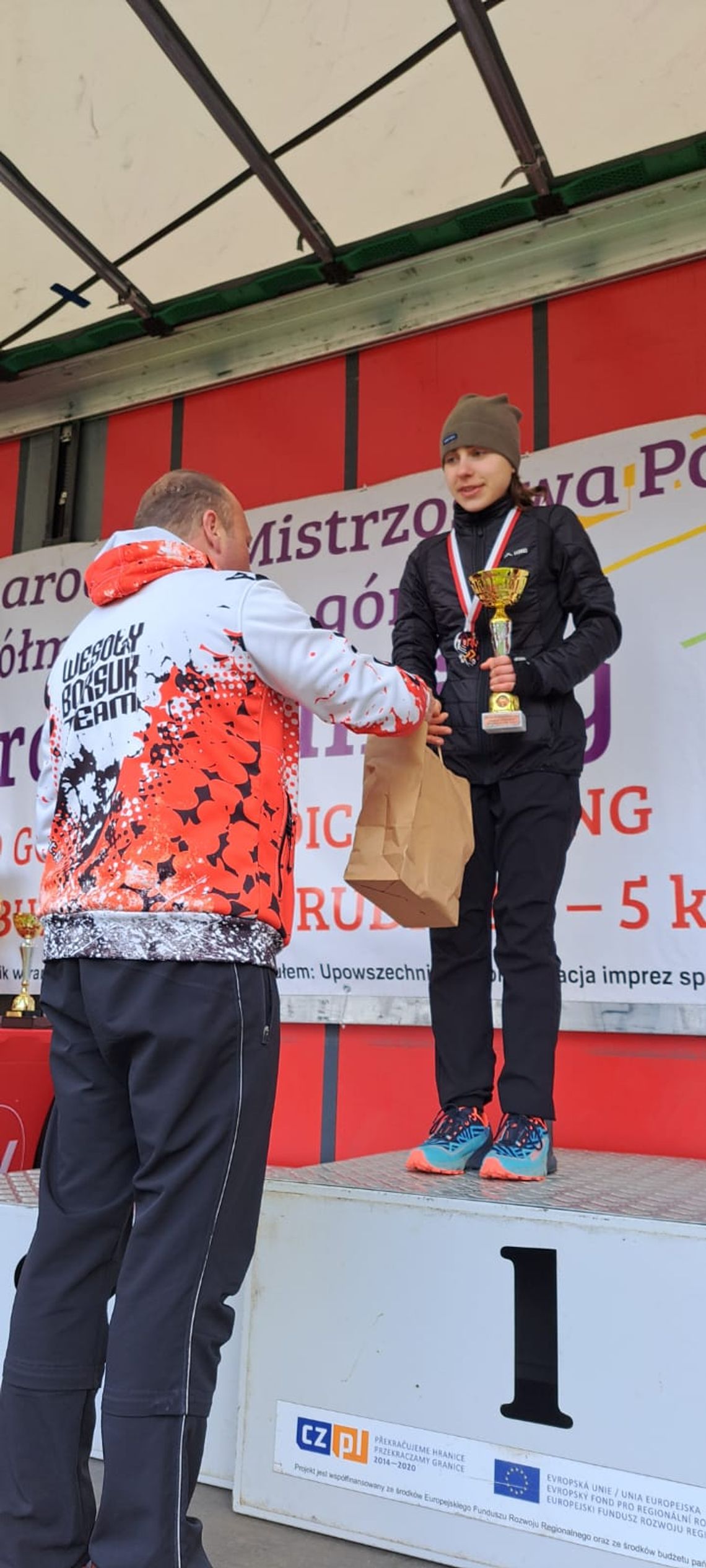 Podwójne zwycięstwo Marysi Orian! Uczennica ZS nr 1 najlepsza w biegu górskim i wyścigu rowerowym