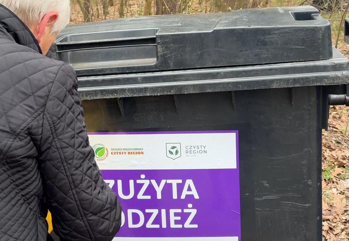 Pojemniki na zniszczoną odzież na kolejnych osiedlach