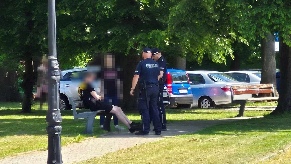 Policja namierzyła w kozielskim parku osobę podejrzaną o napaść z użyciem niebezpiecznego narzędzia