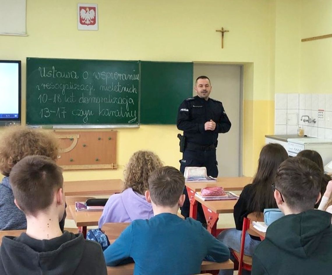 Policjanci spotkali się z uczniami szkół w Starej Kuźni i Reńskiej Wsi Policjanci spotkali się z uczniami szkół w Starej Kuźni i Reńskiej Wsi