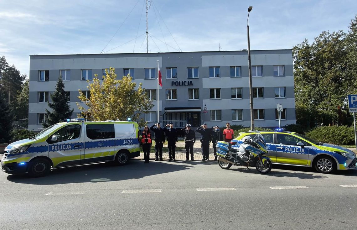 Policjanci wraz z ratownikami oddali hołd tragicznie zmarłemu koledze Policjanci wraz z ratownikami oddali hołd tragicznie zmarłemu koledze