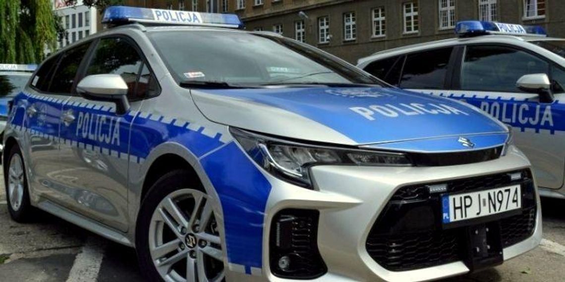 Policjanci z Kędzierzyna-Koźla mają nowy ekologiczny samochód. To Suzuki Swace. ZDJĘCIA