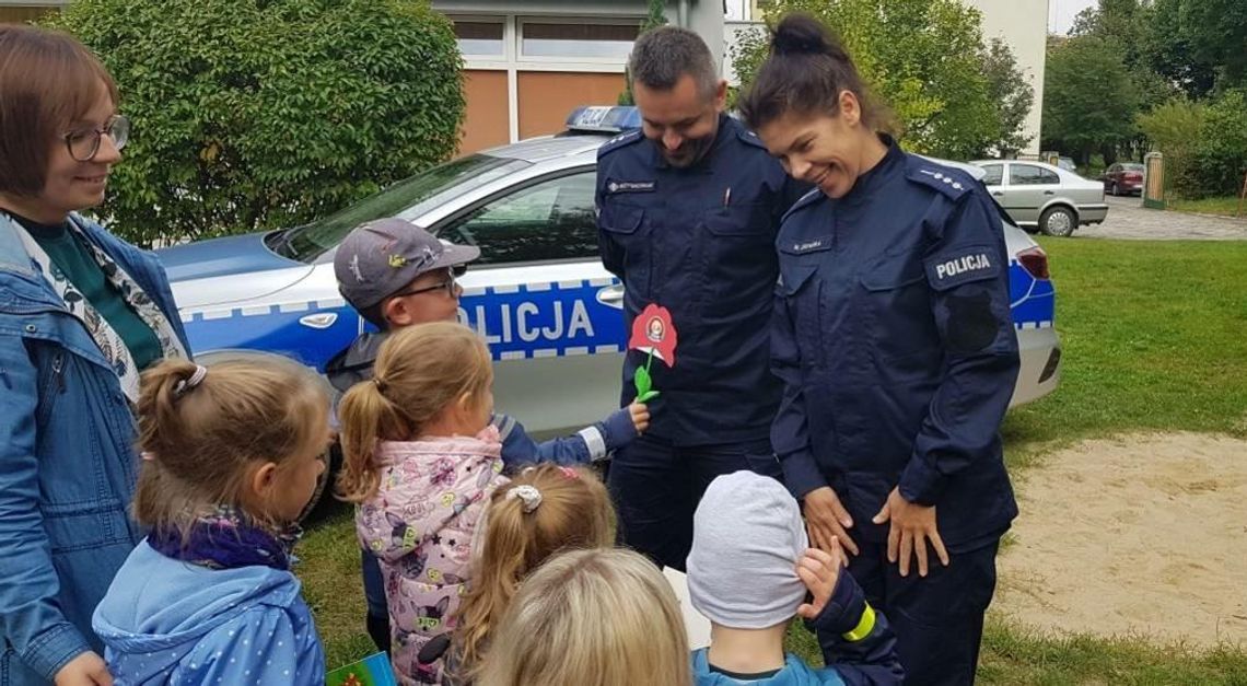 Policjanci z Kędzierzyna-Koźla uczą dzieci zasad bezpieczeństwa